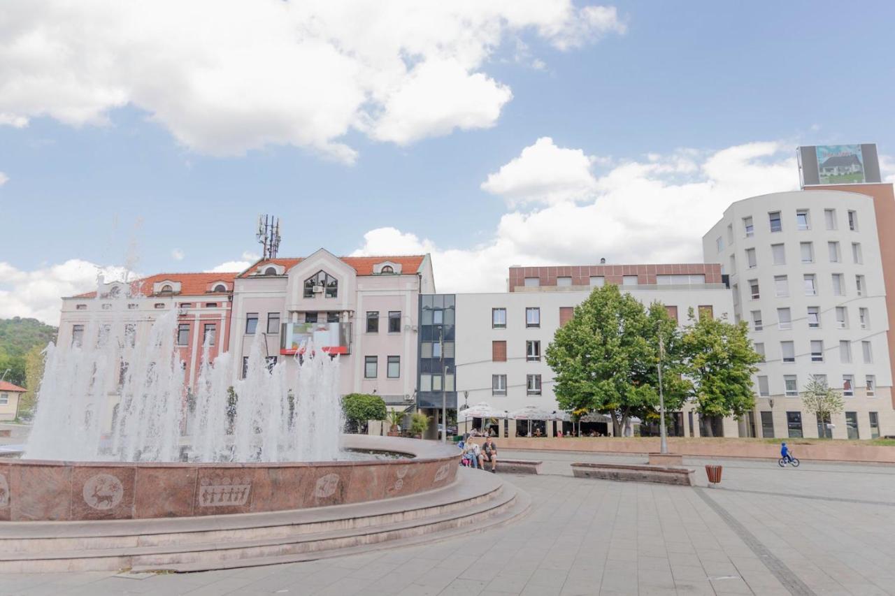 Fontana Apartmani Free Parking Tuzla Exteriér fotografie